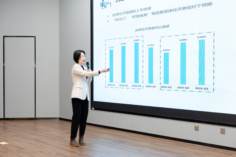 04 張倩作報(bào)告《2025年紡織行業(yè)經(jīng)濟(jì)運(yùn)行分析與2026年市場需求展望》